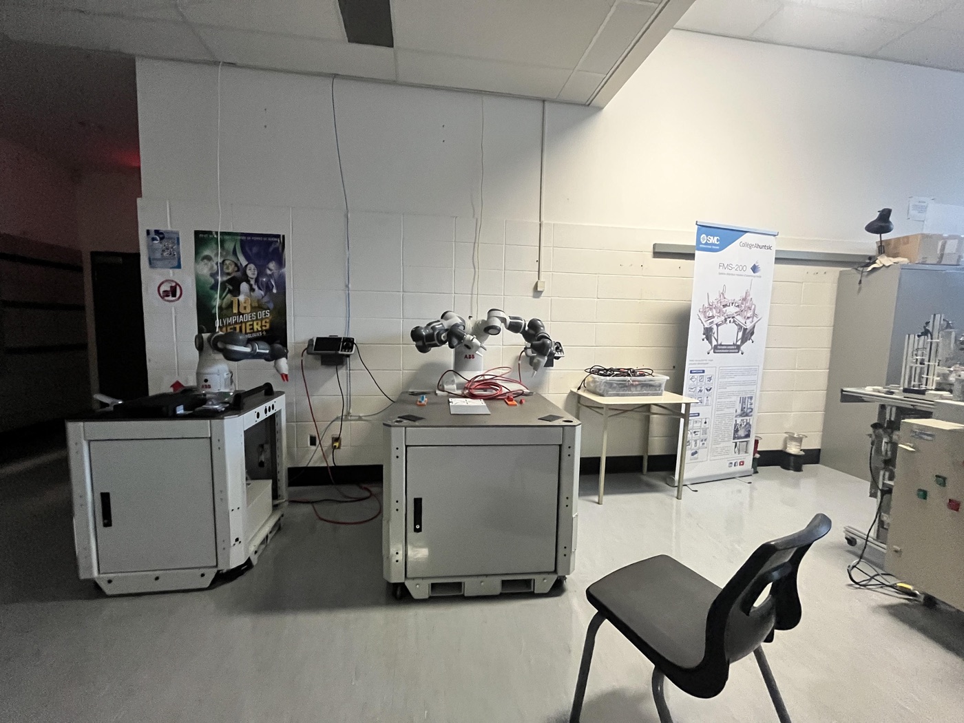 LOC 8 cobots et postes mobiles